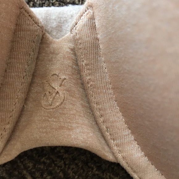 NWOT Victoria Secret Strapless Bra. - Picture 3 of 6